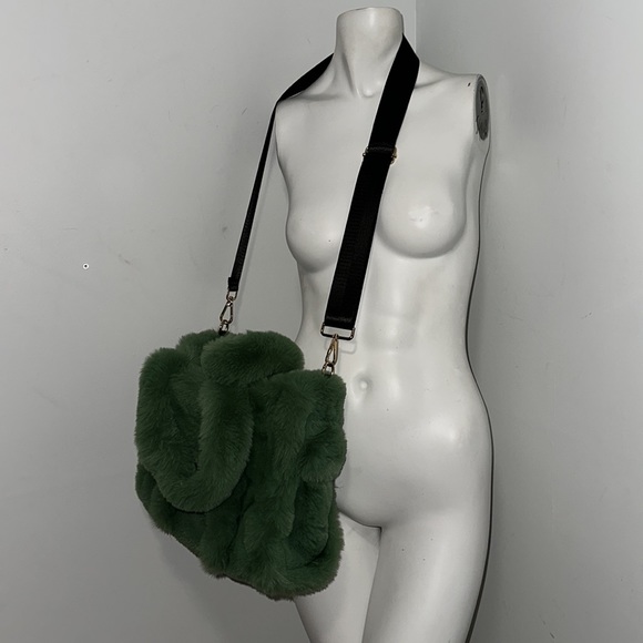 NWOT FAUX FUR HERALD BAG - Picture 4 of 8